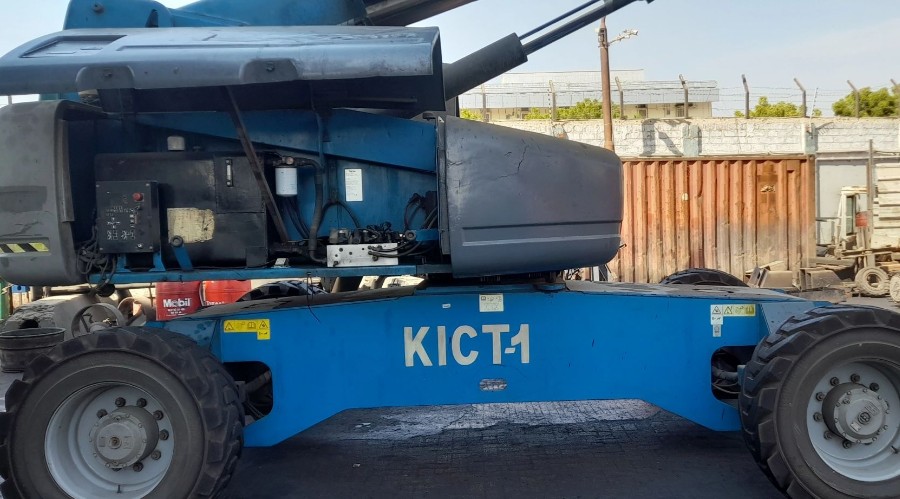 Genie SX-105 cherry picker