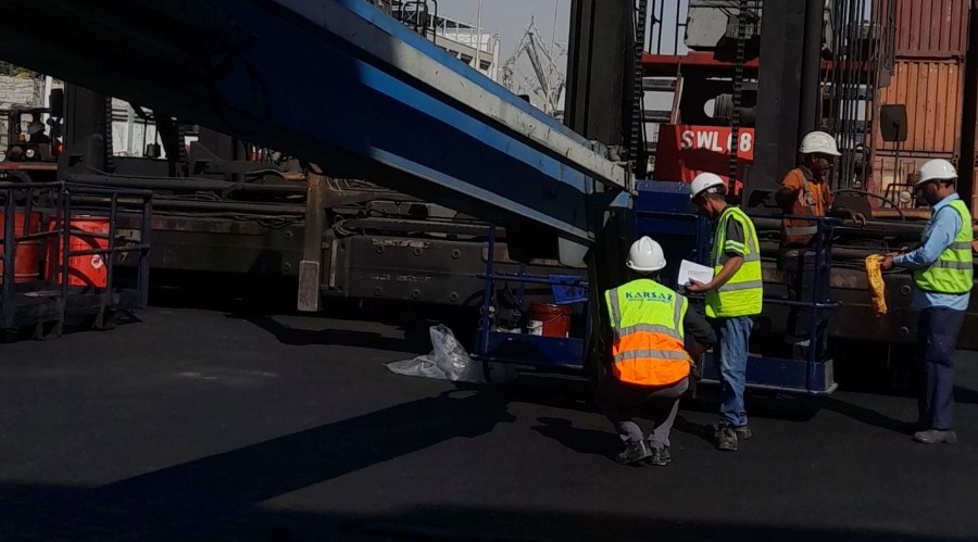Genie SX-105 cherry picker